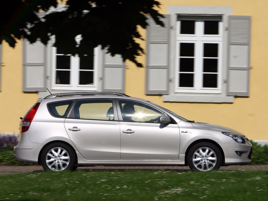  Hyundai i30 CW Blue Drive 2010 года  (фото 10 из 21)